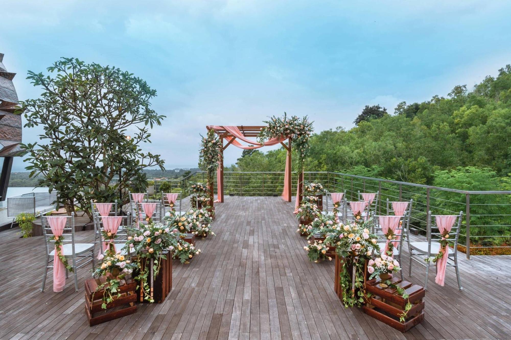 Renaissance Bali Uluwatu Resort & Spa Ungasan Exterior foto The Sky Chapel