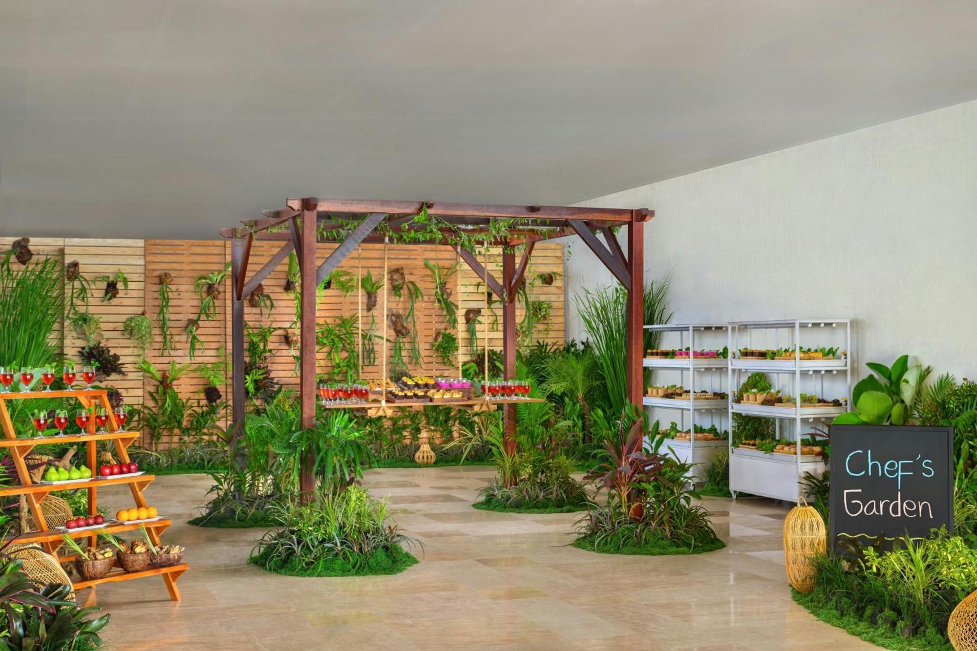 Renaissance Bali Uluwatu Resort & Spa Ungasan Exterior foto Chef's Garden