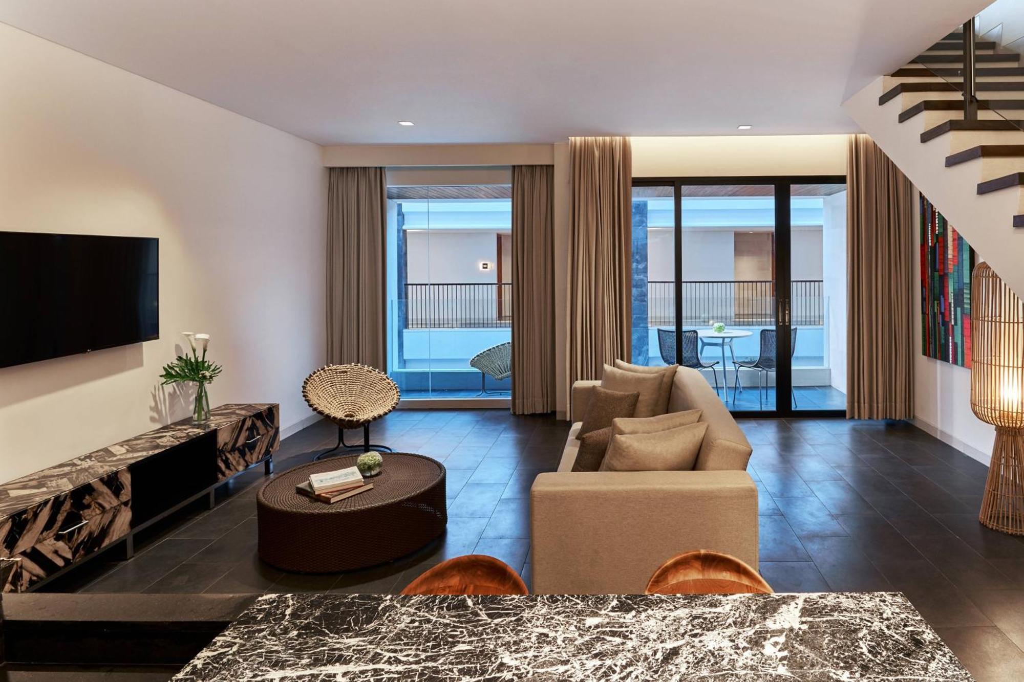 Renaissance Bali Uluwatu Resort & Spa Ungasan Exterior foto A living room at The Standard East Village